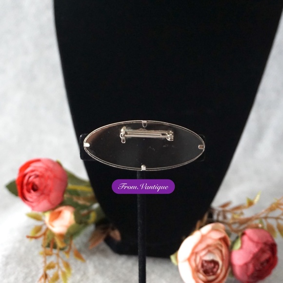 🟢 VINTAGE Oval Silver Frame Shells / Conchs Surface Brooch / Scarf Pin 🧷 - Picture 3 of 5